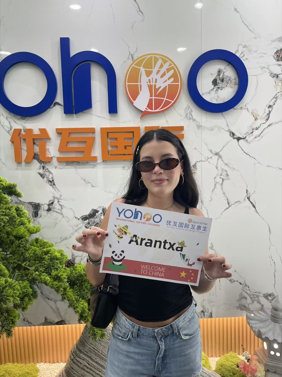 A participant from Mexico welcomed at the Yohoo office