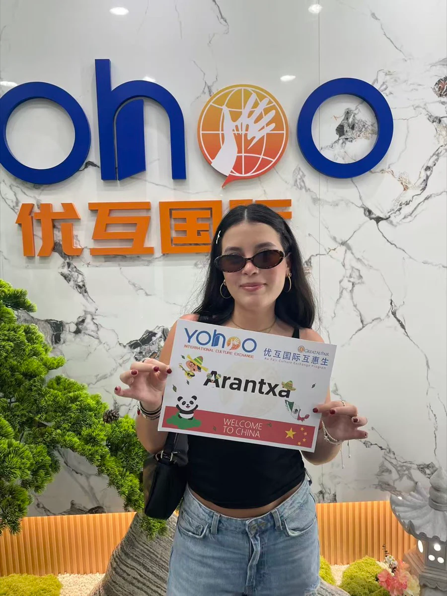 A participant from Mexico welcomed at the Yohoo office