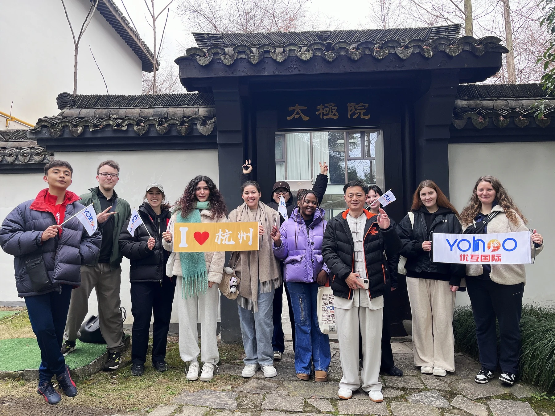 Yohoo au pairs joining a Tai Chi cultural activity in Hangzhou